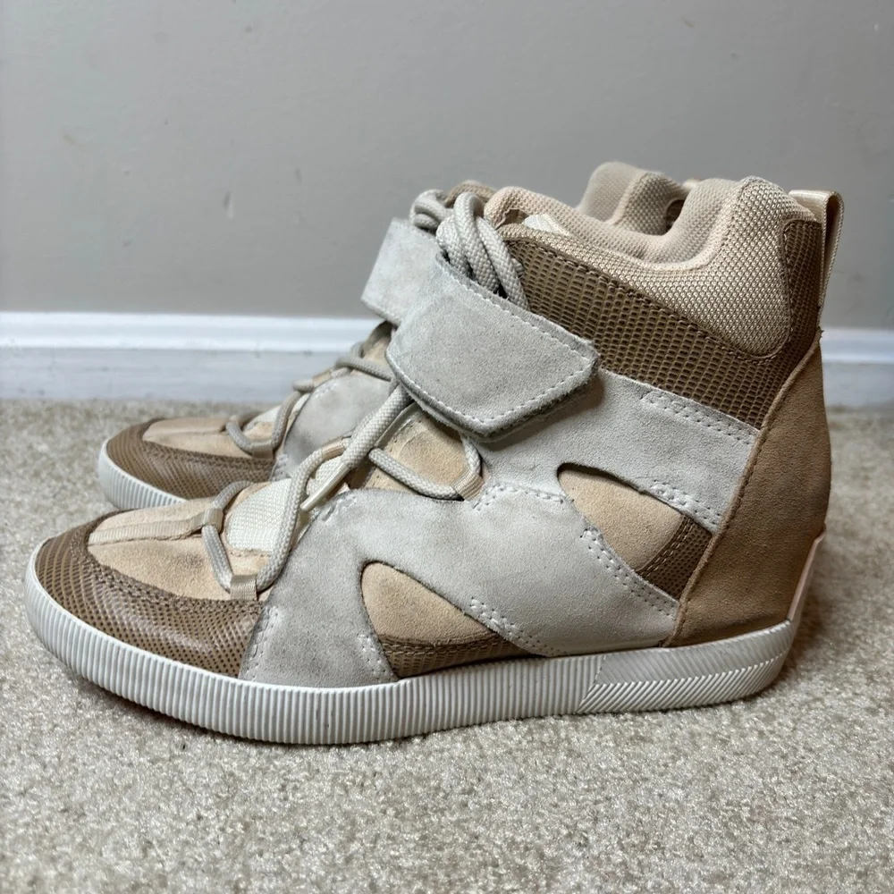Sorel Out N About Suede Sport Wedge Booties in Cream Tan Nova Sand Canoe Size 10